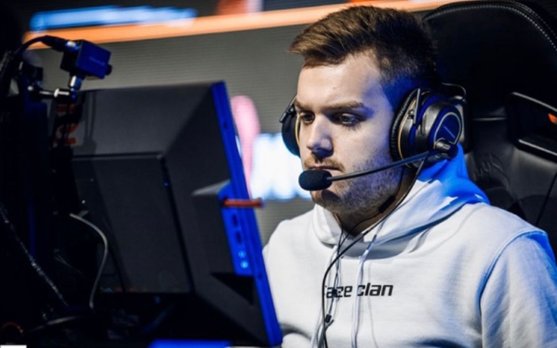 离谱！CSGO职业选手flamie网吧上机忘退账号失去FPL资格