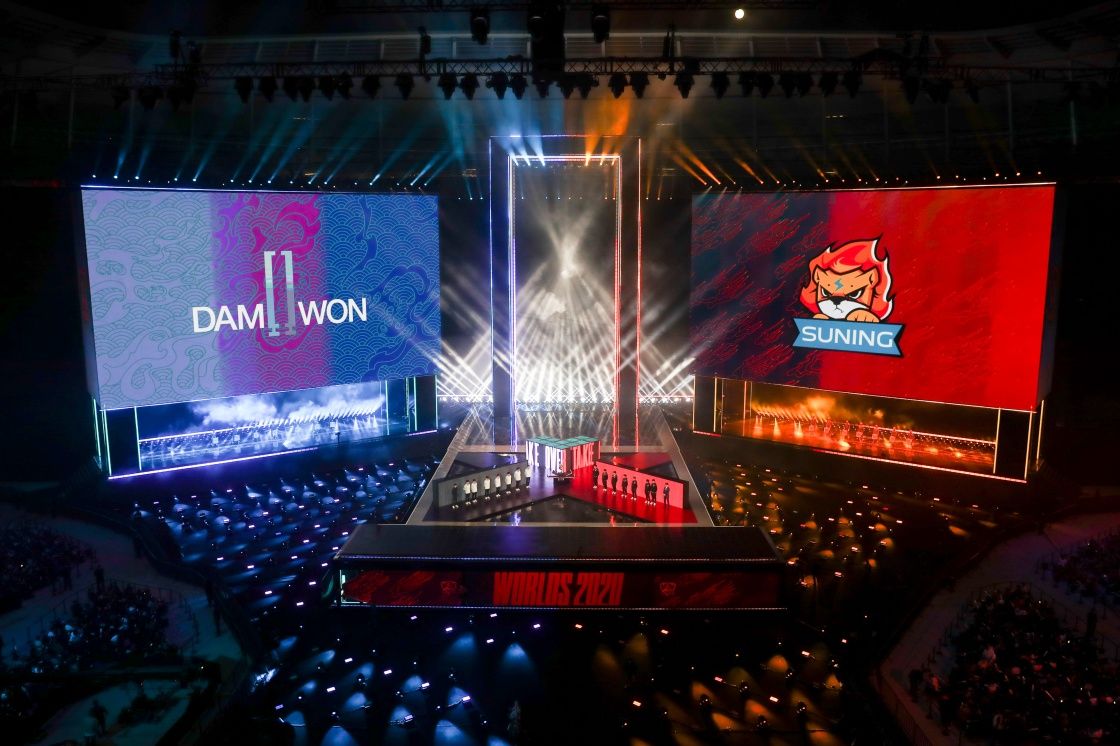 flusha 在 dima_wallhacks 的直播中与 10 个 FACEIT 级别的玩家对战